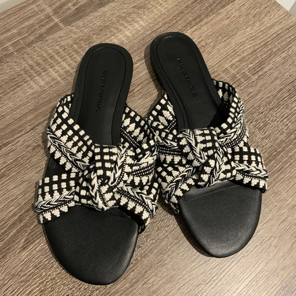 Banana Republic Black and White Sandals